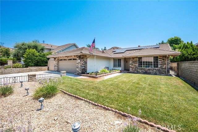 Detail Gallery Image 2 of 29 For 28620 Kathleen Ave, Saugus,  CA 91390 - 3 Beds | 2 Baths