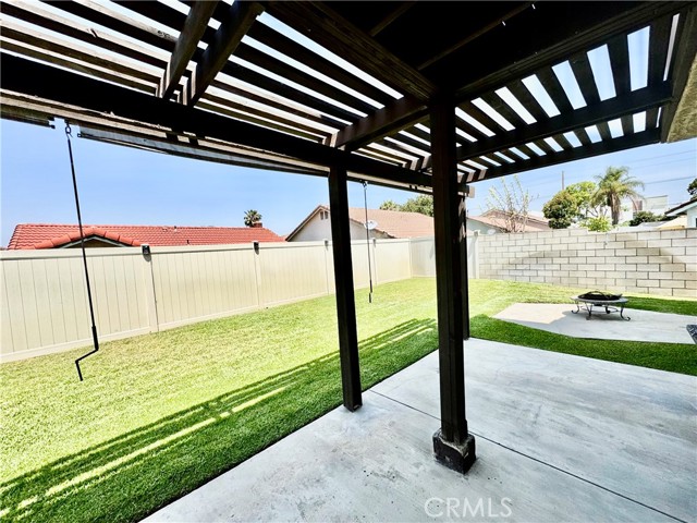 11308 Sherwood Court, Fontana CA: https://media.crmls.org/medias/0611f257-c00b-4adf-8979-2aee973b7323.jpg