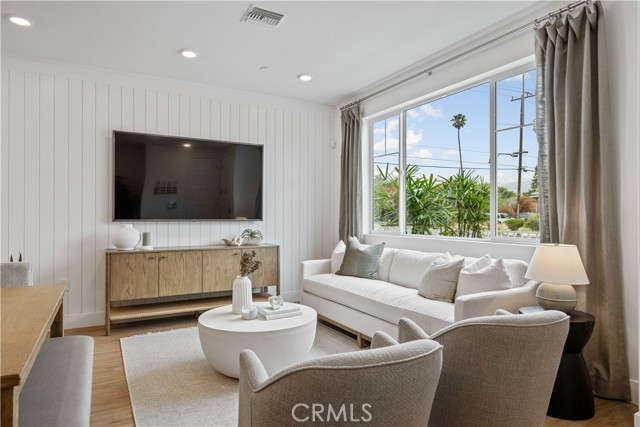 Detail Gallery Image 3 of 14 For 2378 Channel Dr #104,  Ventura,  CA 93003 - 3 Beds | 2/1 Baths