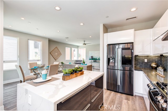 Detail Gallery Image 19 of 38 For 2068 Maple Ave #C,  Costa Mesa,  CA 92627 - 2 Beds | 2/1 Baths