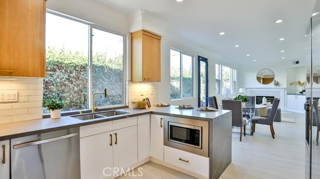 Detail Gallery Image 9 of 61 For 1202 Hazel, Costa Mesa,  CA 92626 - 4 Beds | 2/1 Baths