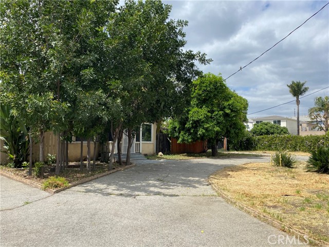 9019 Noble Avenue, Los Angeles CA: https://media.crmls.org/medias/061422a9-3786-4fb0-af2f-e5cf65de571c.jpg