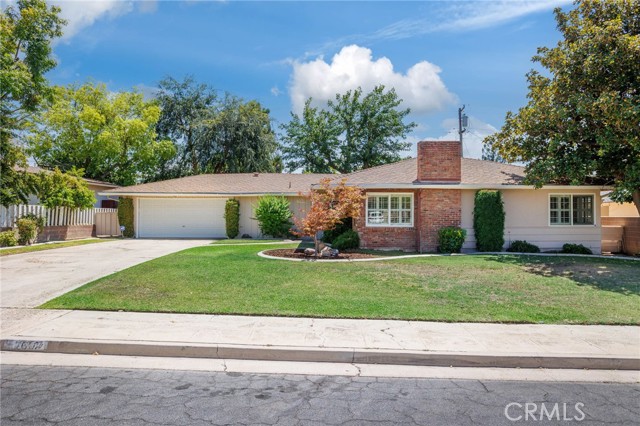 Detail Gallery Image 1 of 1 For 2607 Crest Dr, Bakersfield,  CA 93306 - 3 Beds | 2 Baths