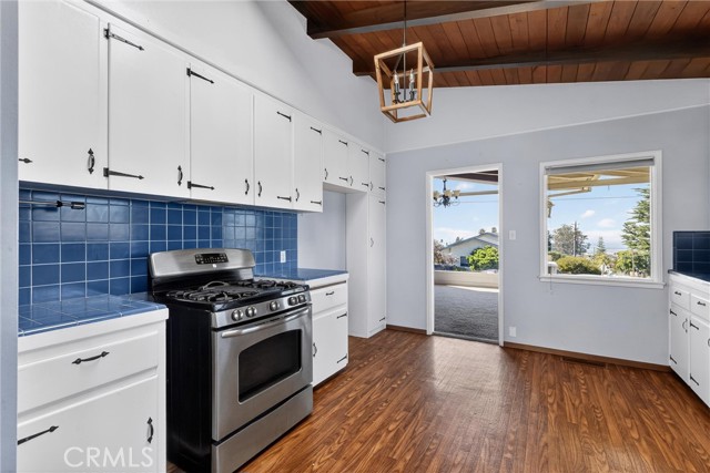 Detail Gallery Image 12 of 50 For 1000 Ridgeway, Morro Bay,  CA 93442 - 3 Beds | 2/1 Baths