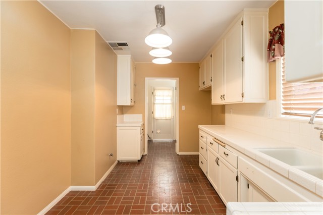 5939 Greentop Street, Lakewood CA: https://media.crmls.org/medias/06165a17-5085-46f3-9424-155df3f3535a.jpg