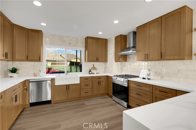 Detail Gallery Image 13 of 42 For 2301 9th, Los Angeles,  CA 90018 - 3 Beds | 3 Baths