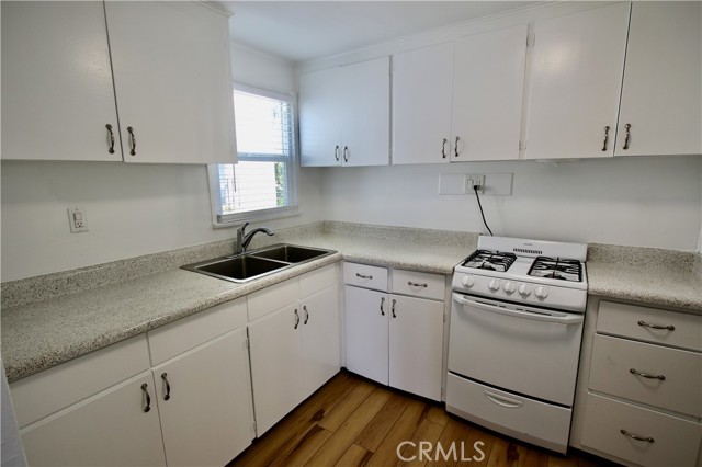 224 Pomona Avenue, Long Beach CA: https://media.crmls.org/medias/0618e9c4-1fd0-4270-a2b2-a6587e051e85.jpg