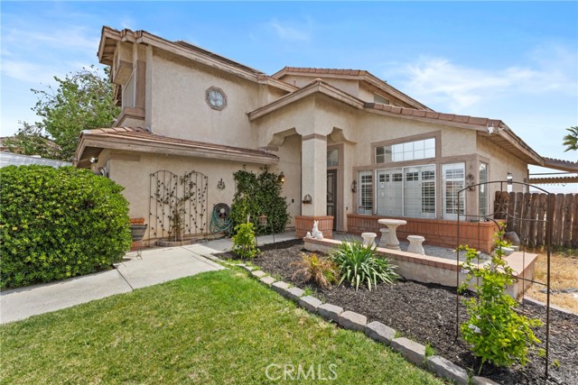 Detail Gallery Image 3 of 33 For 12929 Topaz Cir, Victorville,  CA 92392 - 5 Beds | 3 Baths