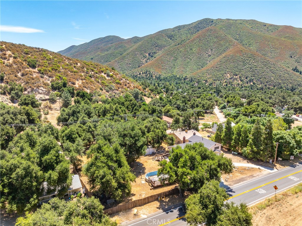 https://media.crmls.org/medias/06192b3e-efdb-4ce6-b767-73d3d3d8f729.jpg?preset=X-Large