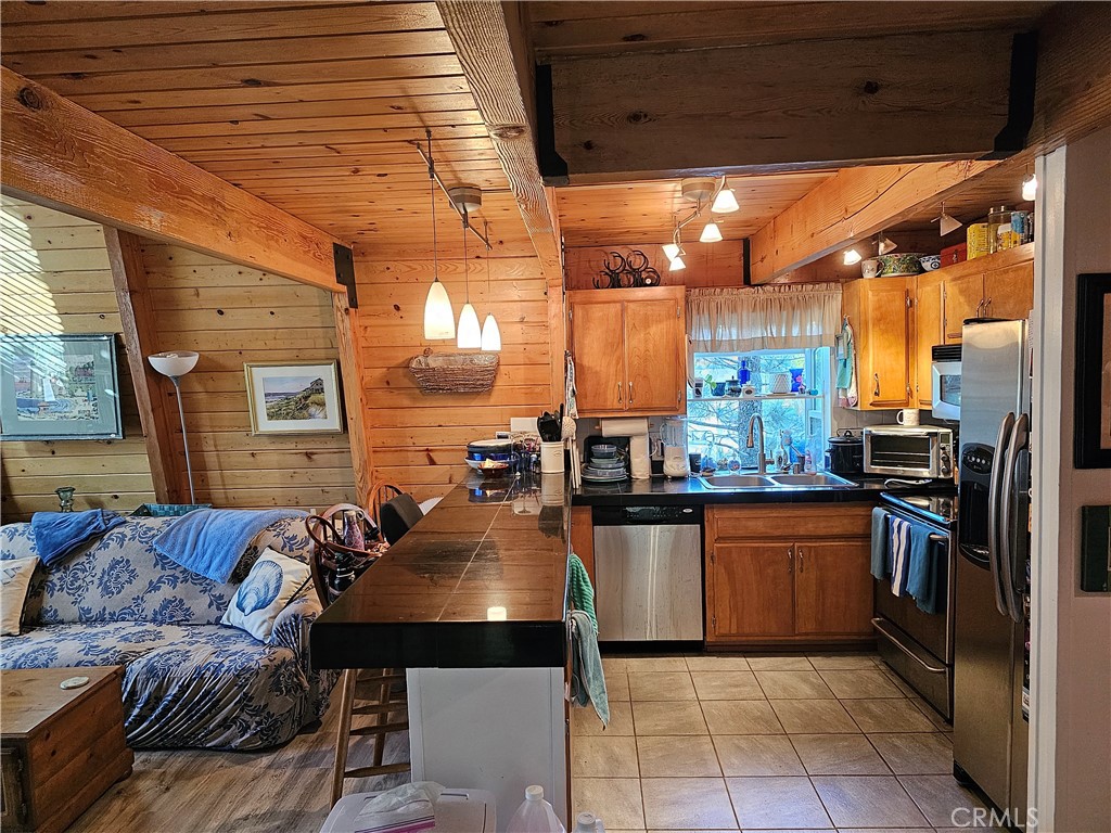 https://media.crmls.org/medias/0619656b-5704-411e-a983-cdf08b5dae06.jpg?preset=X-Large
