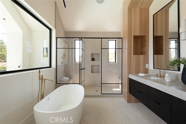 Detail Gallery Image 20 of 39 For 4936 Strohm Ave, Toluca Lake,  CA 91601 - 6 Beds | 6/1 Baths