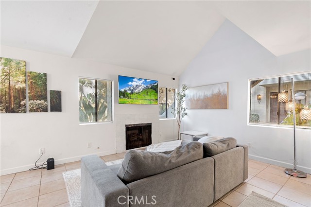 Detail Gallery Image 4 of 32 For 313 N Melrose, Vista,  CA 92083 - 2 Beds | 2 Baths