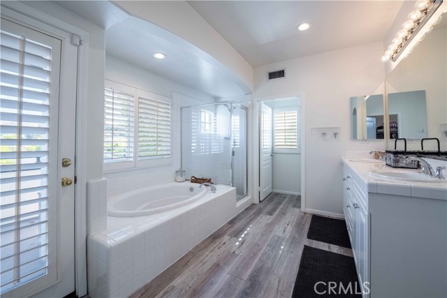 231 Knoll Ridge Road, Simi Valley CA: https://media.crmls.org/medias/0619d09b-b865-43ab-bc8b-dafd820a159c.jpg