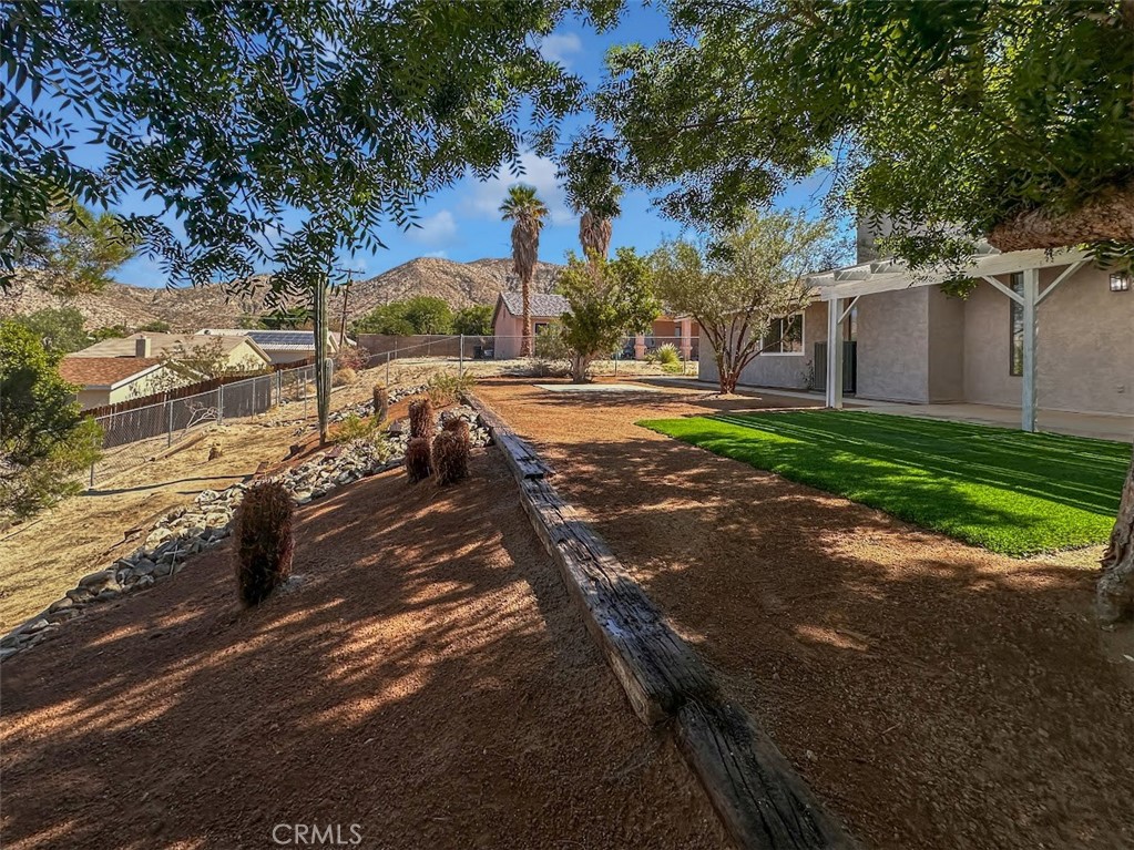 https://media.crmls.org/medias/061a2c7e-4d7e-42ca-964a-d2aa164248f4.jpg?preset=X-Large