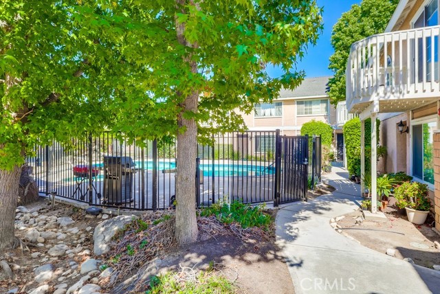 Detail Gallery Image 3 of 31 For 12235 Pine St #5,  Norwalk,  CA 90650 - 2 Beds | 2/1 Baths