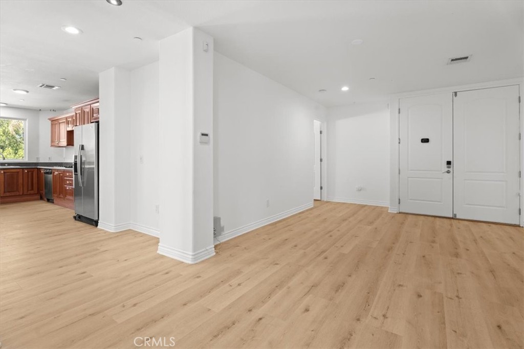 https://media.crmls.org/medias/061bb498-d2a1-47aa-a8a4-ac1296cf093b.jpg?preset=X-Large