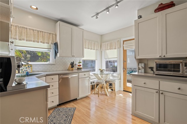 626 Elvira Avenue, Redondo Beach CA: https://media.crmls.org/medias/061c281d-c0ae-4ff4-813d-59ff3320b69a.jpg