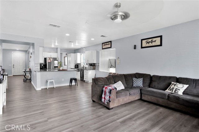 Detail Gallery Image 15 of 45 For 15166 Arcadian, Adelanto,  CA 92301 - 5 Beds | 3 Baths