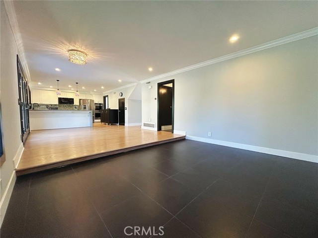 Detail Gallery Image 6 of 14 For 14581 Mulberry Ave, Irvine,  CA 92606 - 4 Beds | 4 Baths