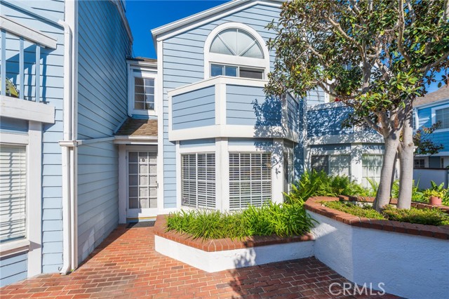 Front Image Thumbnail for CROC26078347