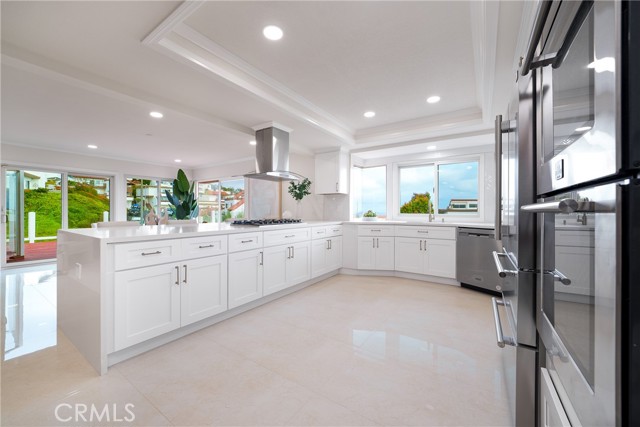 Detail Gallery Image 11 of 43 For 3823 via Manzana, San Clemente,  CA 92673 - 5 Beds | 4 Baths