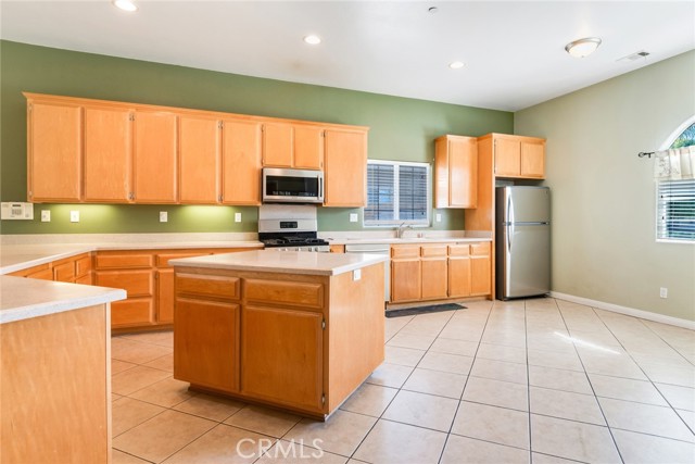 Detail Gallery Image 9 of 27 For 9726 Walnut Ct, Rancho Cucamonga,  CA 91730 - 4 Beds | 2 Baths