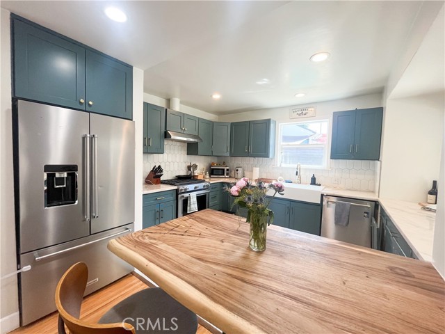 4574 Whaley Avenue, Long Beach CA: https://media.crmls.org/medias/061dc39c-f056-4c9f-b69c-ab0fed8ef374.jpg