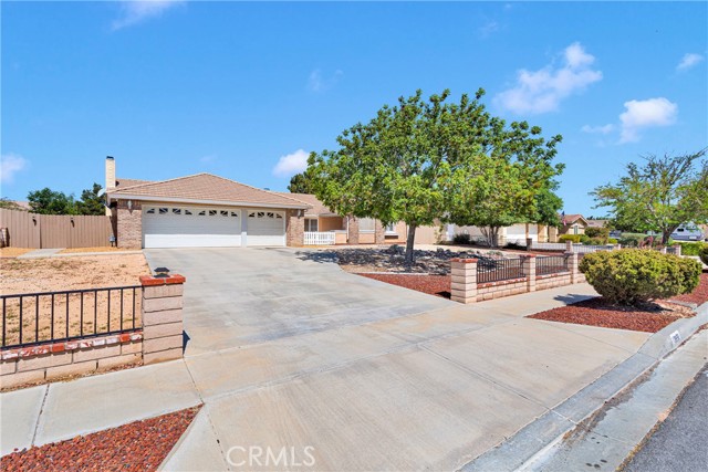 13950 High Falls Trail, Apple Valley CA: https://media.crmls.org/medias/061e79f2-263b-46e5-b062-15c8eb5050d1.jpg