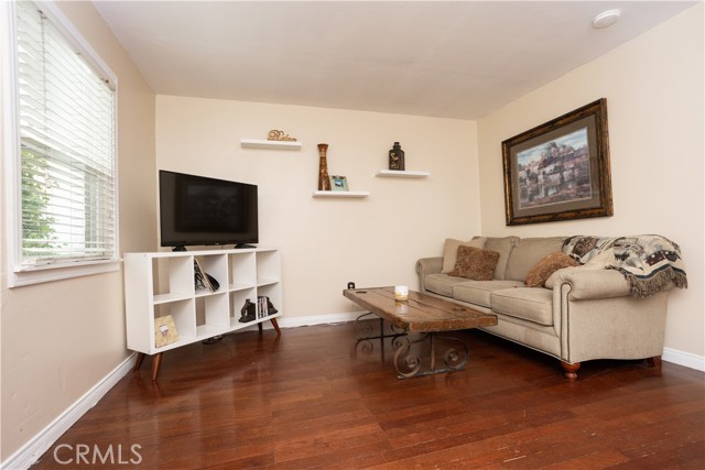 1012 Temple Ave, Long Beach CA: https://media.crmls.org/medias/061f2582-1d60-47ff-b2b2-5706092254fb.jpg