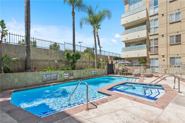4949 Genesta Avenue, Encino CA: https://media.crmls.org/medias/061f2751-eb43-4658-8c95-1cdb91b49a27.jpg