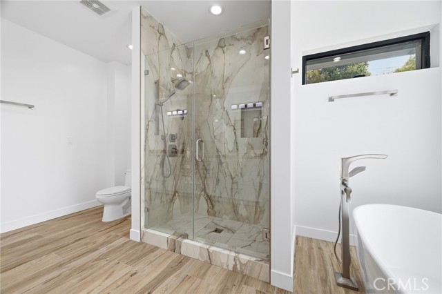 Detail Gallery Image 14 of 58 For 6565 Pickwick, Los Angeles,  CA 90042 - 3 Beds | 2/1 Baths