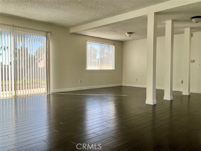 1226 Azalea Court, Upland CA: https://media.crmls.org/medias/061fbb0b-13a0-42ed-83fc-52620084fd71.jpg