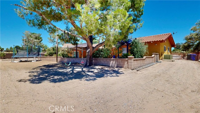 15460 Mandan Road, Apple Valley CA: https://media.crmls.org/medias/06201a7f-91e2-44ee-87d0-3aa7613a65e8.jpg