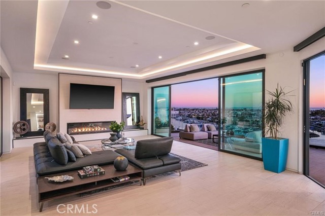 Detail Gallery Image 11 of 58 For 1207 Dolphin Ter, Corona Del Mar,  CA 92625 - 6 Beds | 6/2 Baths