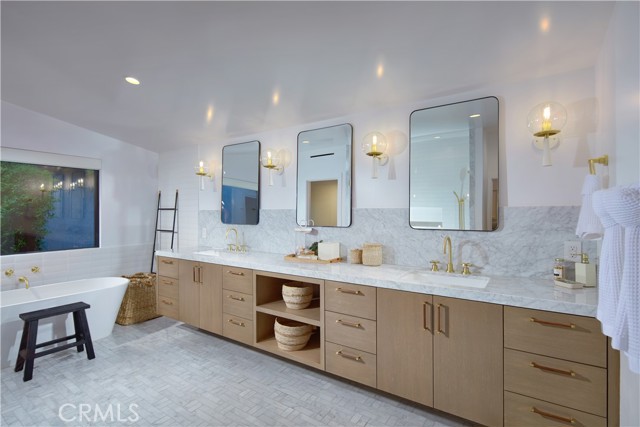 Detail Gallery Image 17 of 47 For 333 Milford Dr, Corona Del Mar,  CA 92625 - 4 Beds | 4/1 Baths