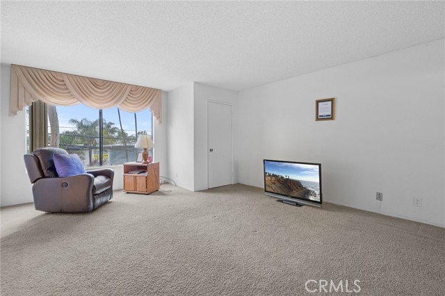 Detail Gallery Image 14 of 23 For 10338 Zelzah Ave #2,  Northridge,  CA 91326 - 3 Beds | 3 Baths