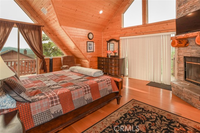 Detail Gallery Image 24 of 59 For 351 Glenwood Dr, Big Bear Lake,  CA 92315 - 4 Beds | 3/1 Baths