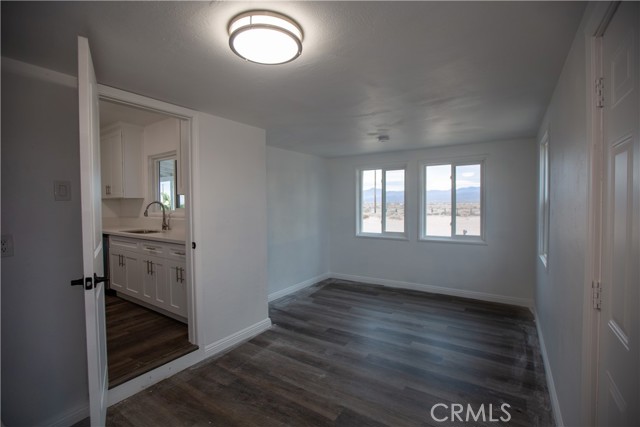 Detail Gallery Image 10 of 16 For 37016 Yermo Road a-B, Yermo,  CA 92398 - 3 Beds | 2 Baths