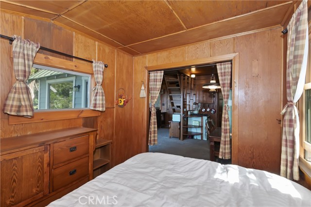 1040 Mile High Road, Twin Peaks CA: https://media.crmls.org/medias/0623085f-ba3b-419d-9bb1-e83428e00785.jpg