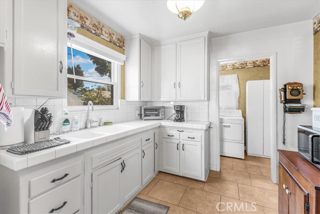 Detail Gallery Image 11 of 28 For 19612 Schoolcraft, Reseda,  CA 91335 - 3 Beds | 1 Baths