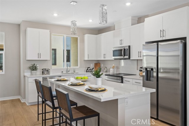 Detail Gallery Image 11 of 31 For 109 S Laxore St #303,  Anaheim,  CA 92804 - 4 Beds | 3/1 Baths