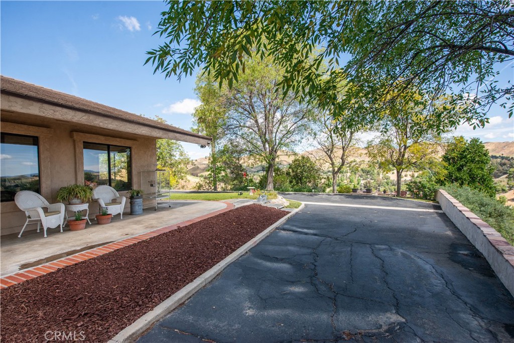 https://media.crmls.org/medias/06244a13-bb81-4a9c-a19a-594e5ee9422d.jpg?preset=X-Large