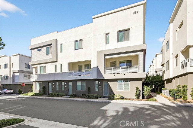 Detail Gallery Image 2 of 34 For 1884 S Westside, Anaheim,  CA 92805 - 4 Beds | 3/1 Baths