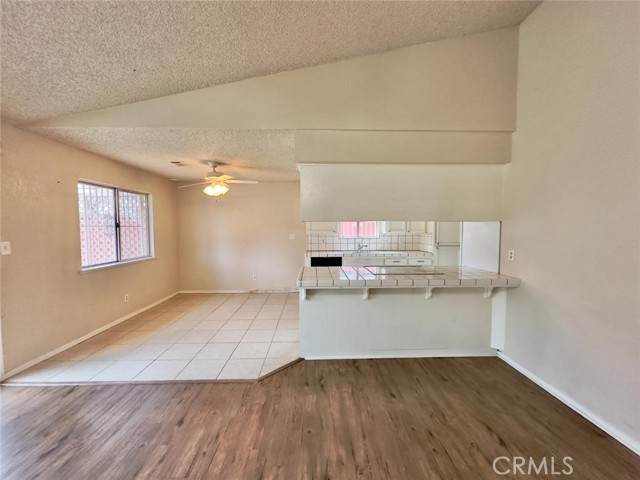 Detail Gallery Image 4 of 17 For 232 N Adrian Ave, Fresno,  CA 93727 - 3 Beds | 2 Baths