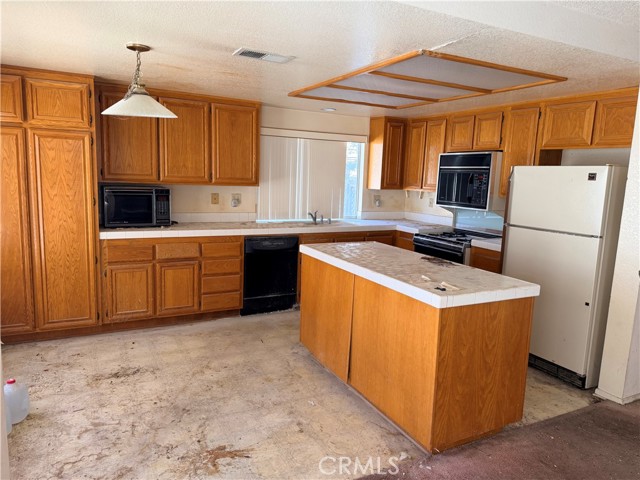 Detail Gallery Image 11 of 11 For 110 Sandpoint, Riverside,  CA 92506 - 4 Beds | 3 Baths