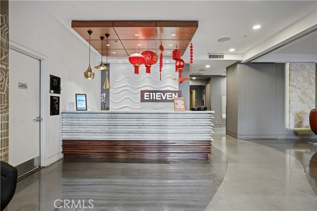 1111 S Grand Avenue, Los Angeles CA: https://media.crmls.org/medias/0627794d-bef8-44b6-b862-8d0a7ec90c7e.jpg