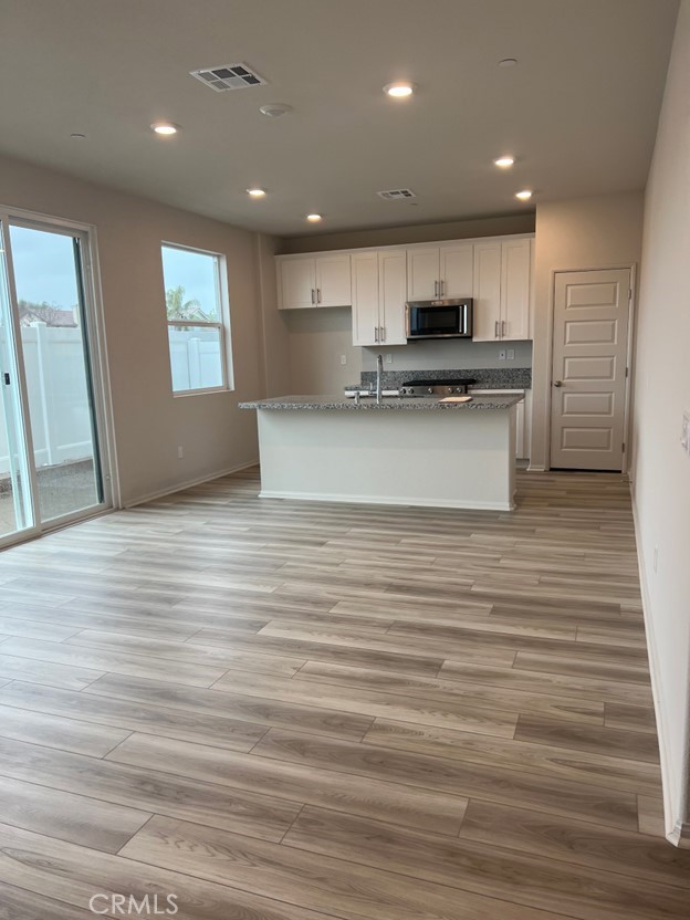 648 E Madeleine Privado, Ontario CA: https://media.crmls.org/medias/0627d448-dfd8-493e-a306-ef57f97247eb.jpg