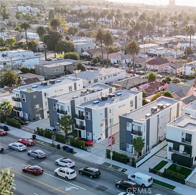 2725 S La Brea Avenue, Los Angeles CA: https://media.crmls.org/medias/0627f8dc-a823-494c-a2d7-913684b4899f.jpg