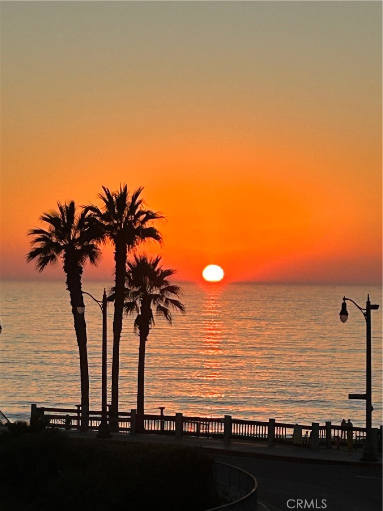 https://media.crmls.org/medias/062800b1-893b-40ca-af08-6bb776d7dbe5.jpg?preset=X-Large