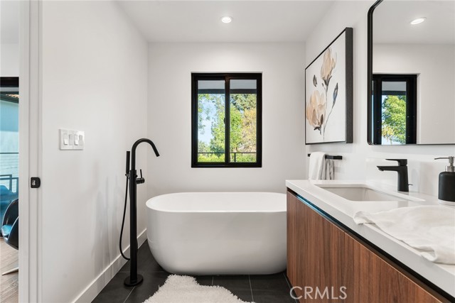 Detail Gallery Image 29 of 57 For 5630 Blanco Ave, Woodland Hills,  CA 91367 - 4 Beds | 4/1 Baths